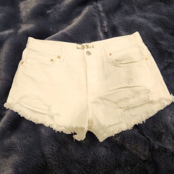 White button fly Free People jean shorts size 27! - Picture 1 of 13